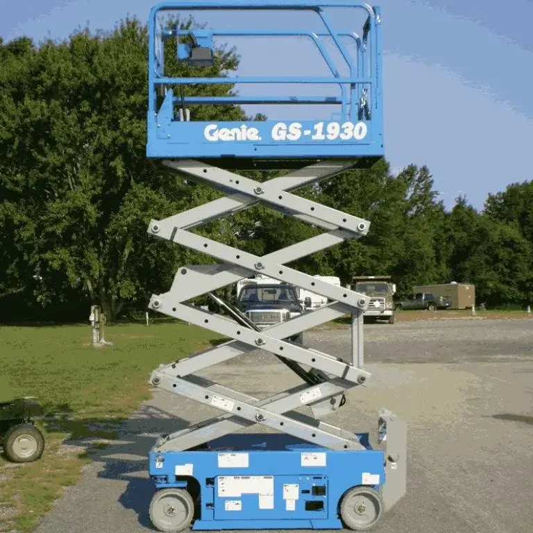 Arriendo de Alzahombre Tijera 8 mts Genie modelo GS-1930 en SK Rental con cobertura nacional.